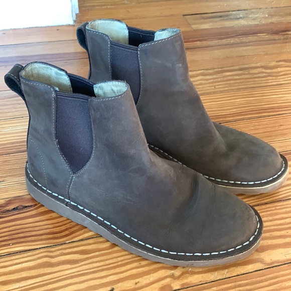 L.L. Bean Shoes - LL Bean Womens Stonington Chelseas Leather Boots size 9.5